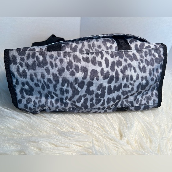 😻LeSportsac Cheetah Tote😻 - Picture 7 of 12